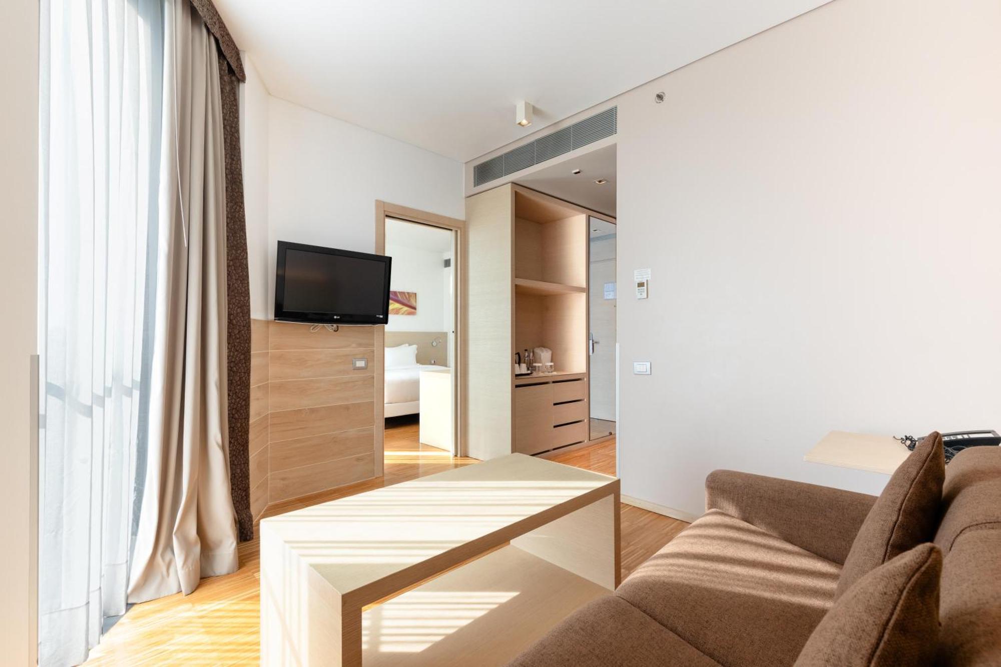 Corner King Suite