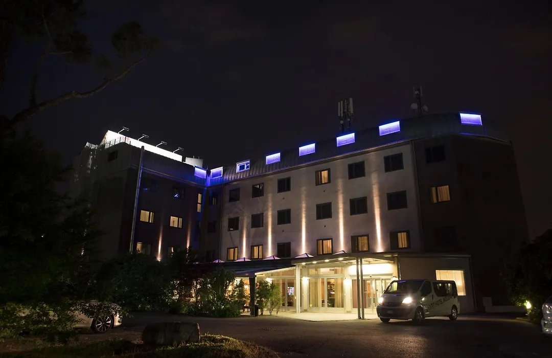 Smart Hotel Holiday-1