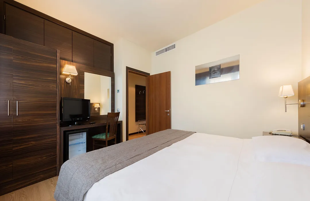 Quality Hotel Delfino Venezia Mestre-1
